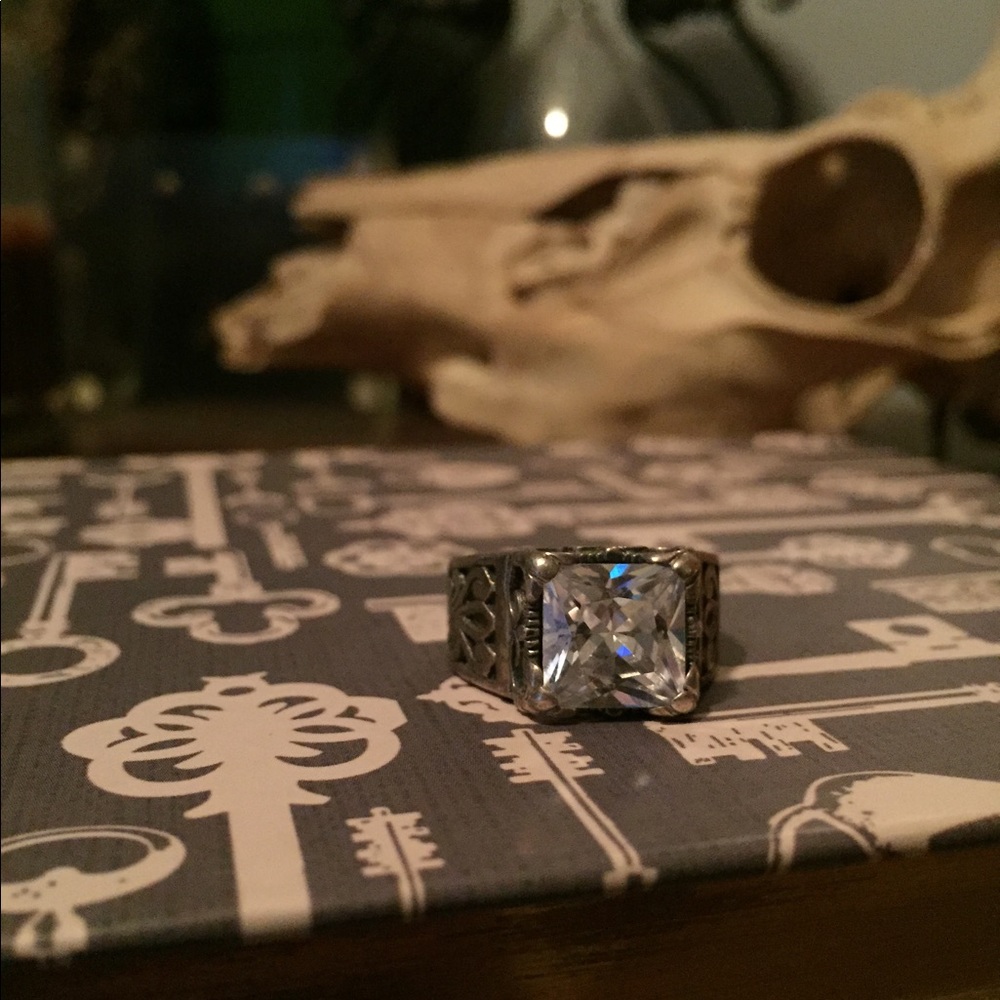 Retired Silpada silver cubic zirconia ring - Picture 3 of 4